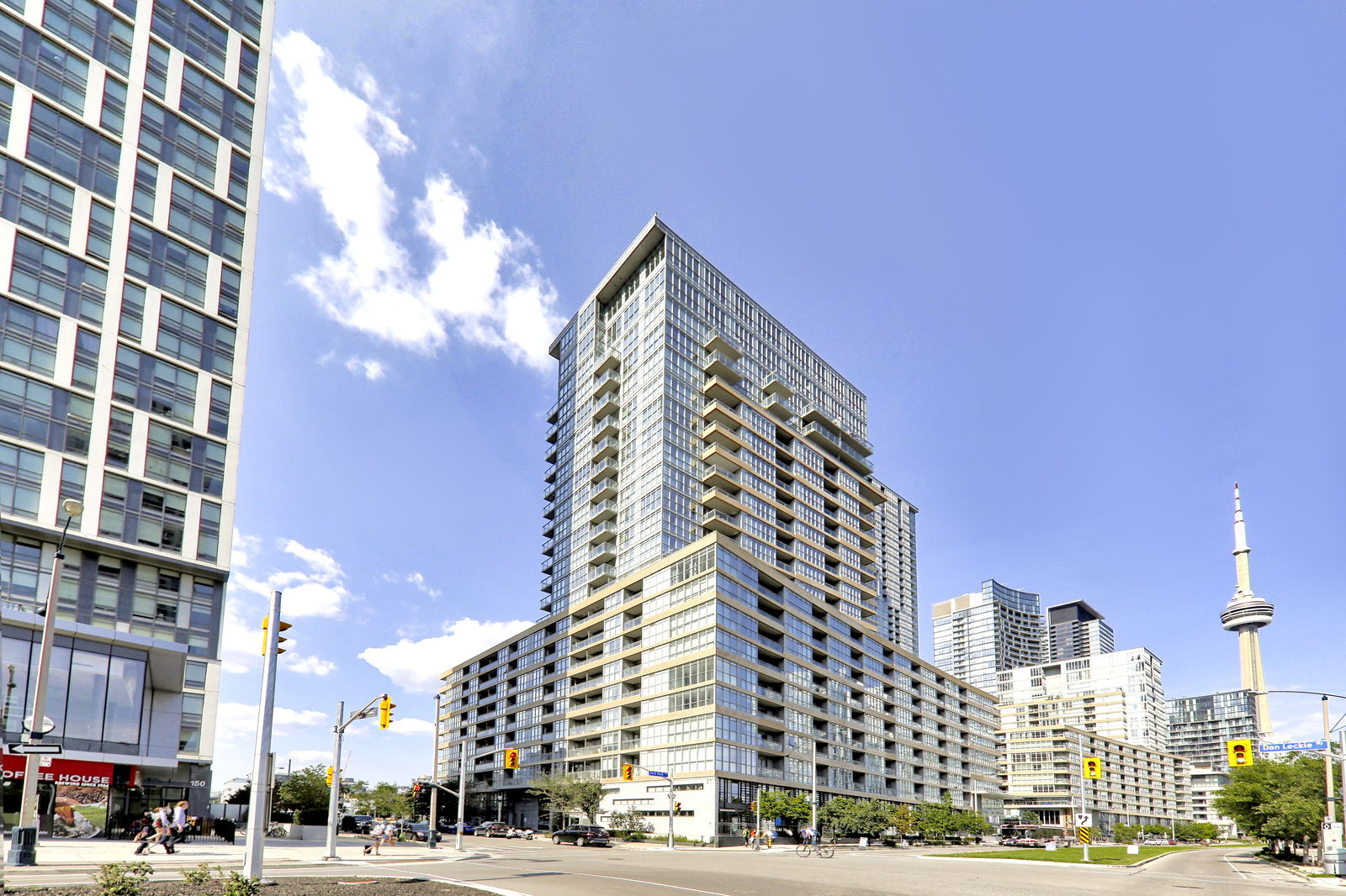 Exterior — Parade ll - CityPlace, Downtown, Toronto