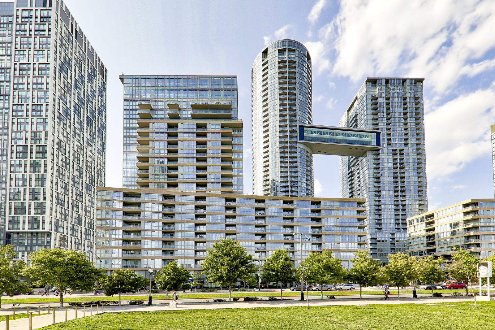 Exterior — Parade ll - CityPlace, Downtown, Toronto