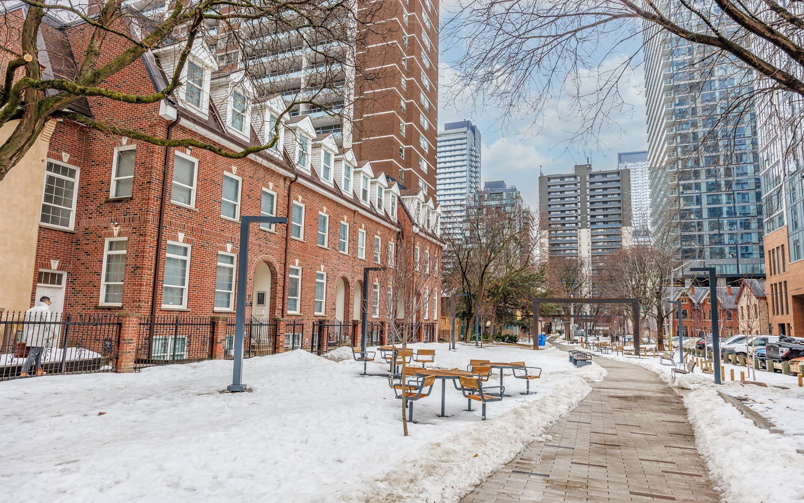 Exterior Side — 21 Isabella Street, Downtown, Toronto