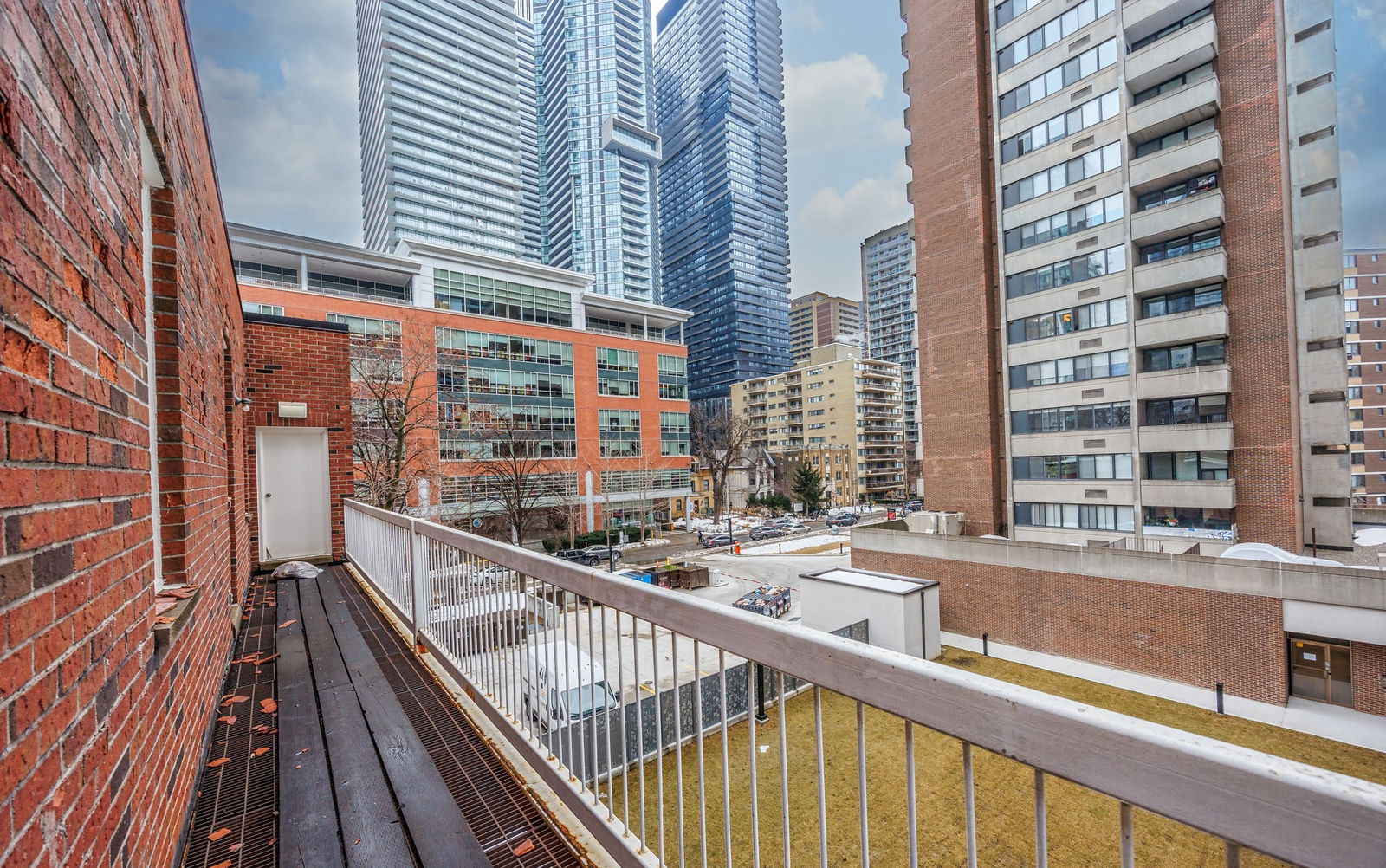 Patio — 21 Isabella Street, Downtown, Toronto