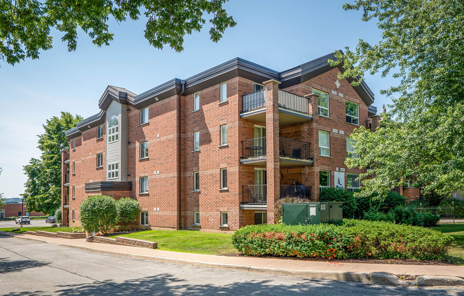 Windmill Terrace, Barrie, Toronto