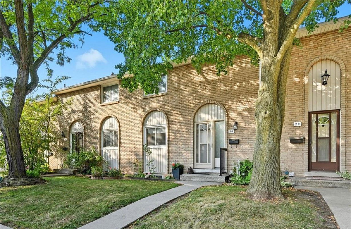 Exterior Side — 151 Gateshead Crescent, Hamilton, Toronto