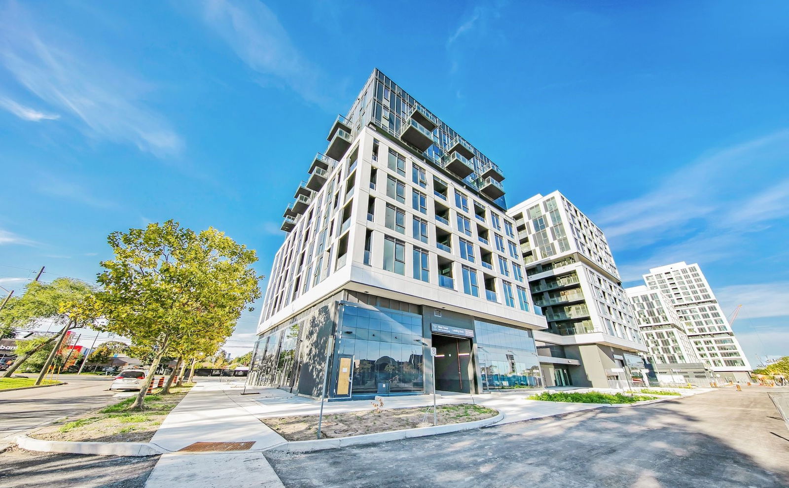 Exterior Side — 1037 The Queensway, Etobicoke, Toronto