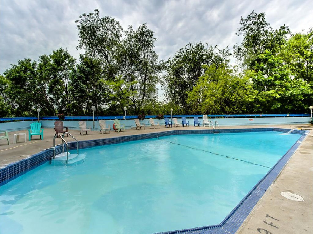 50 Cambridge Ave, Rosedale East, Pool