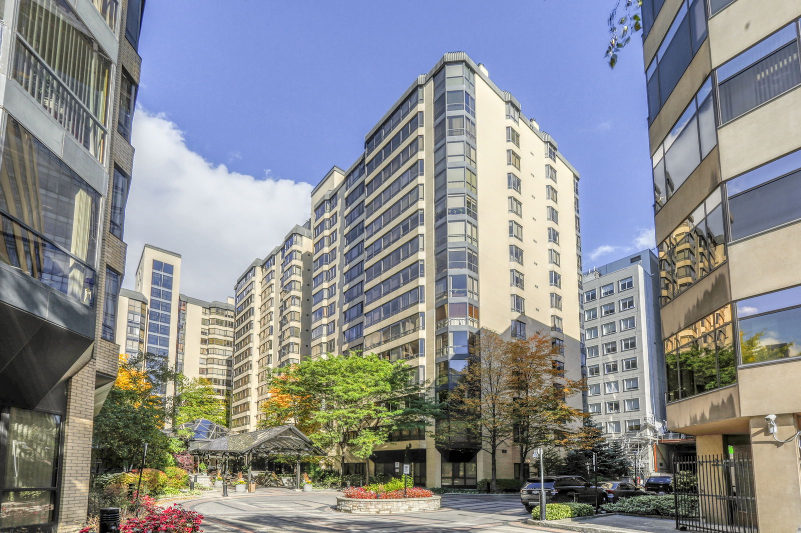 Exterior — One Park Lane II Condos, Downtown, Toronto