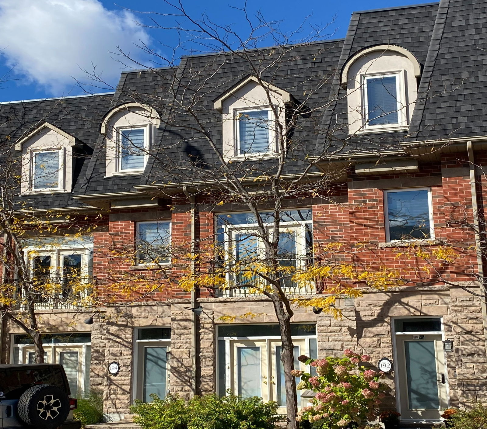 194 Lakeshore Road, Mississauga, Toronto