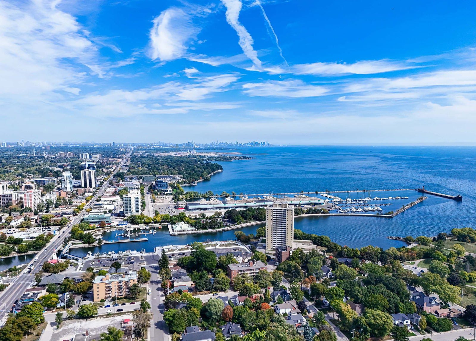 Skyline — 194 Lakeshore Road, Mississauga, Toronto