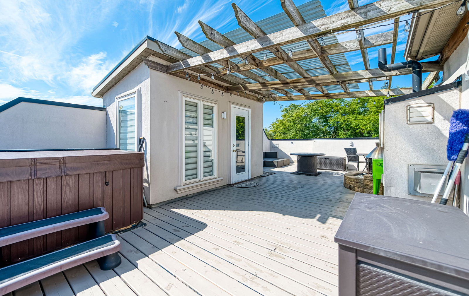 Rooftop Deck — 194 Lakeshore Road, Mississauga, Toronto