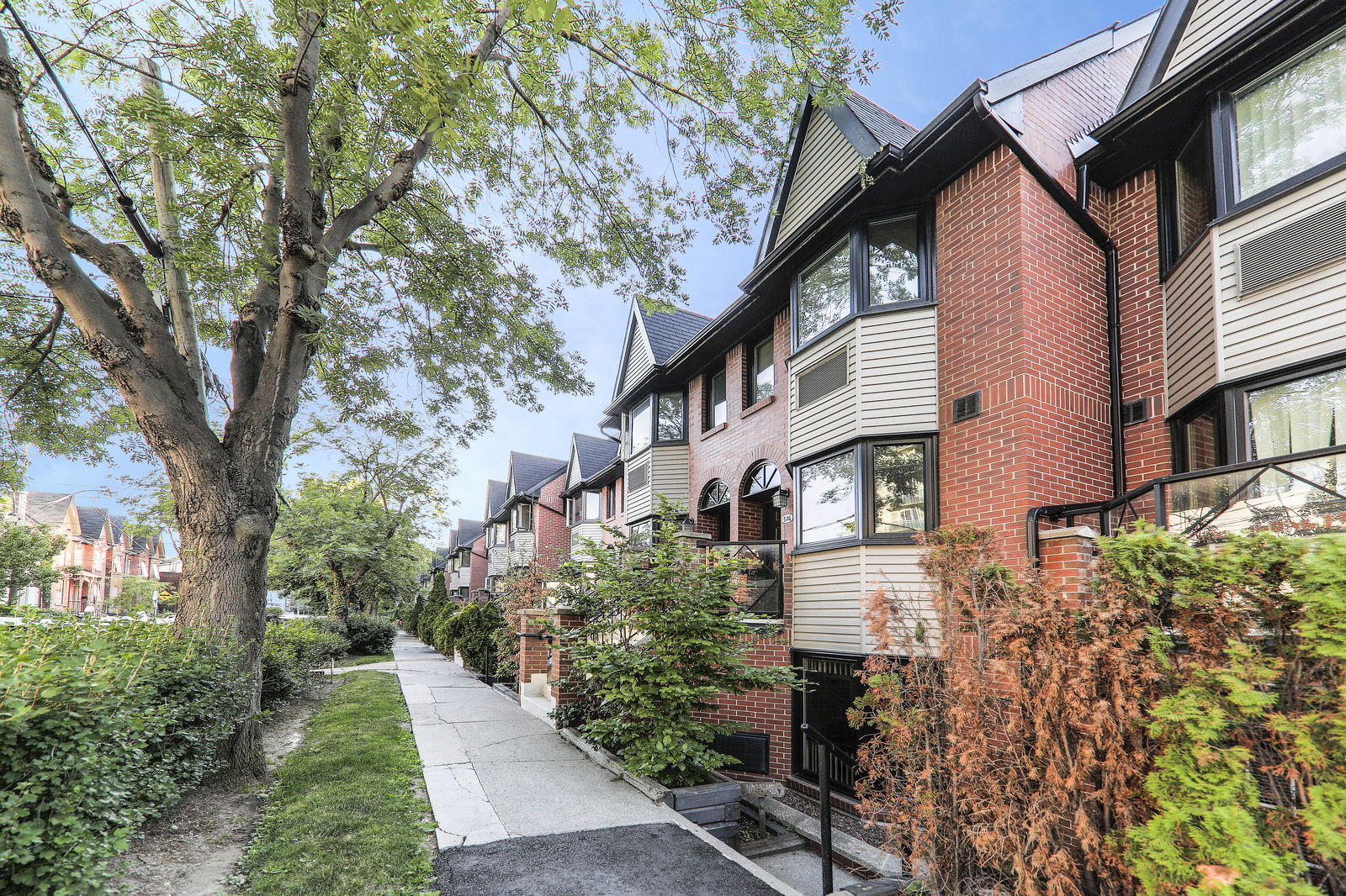 Exterior — 574 Wellington Street West Condos, Downtown, Toronto