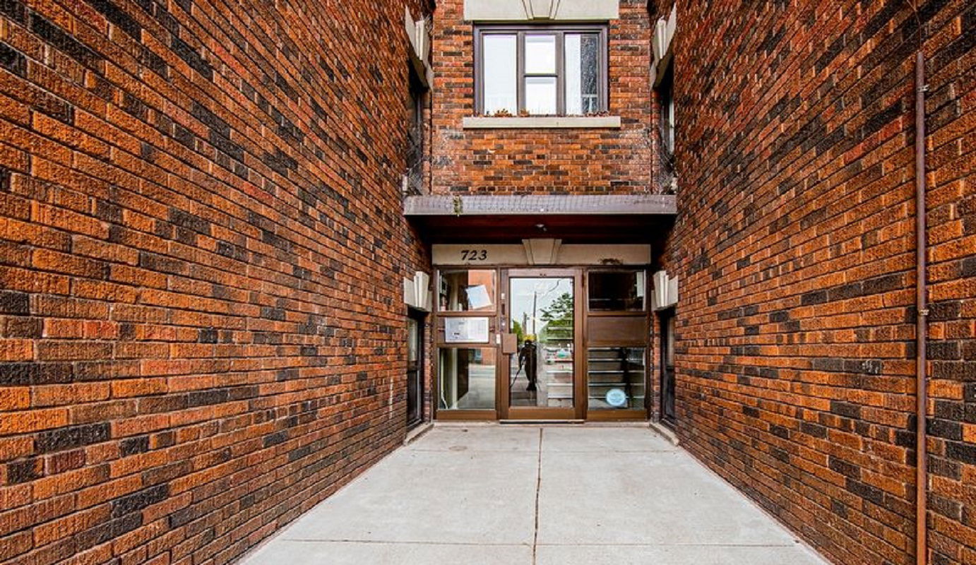 Entrance — 723 Bloor Street West, West End, Toronto