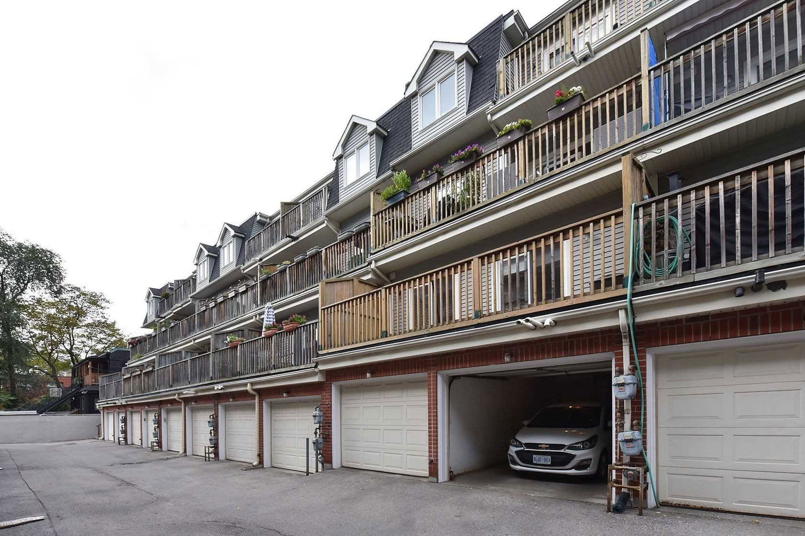 1013a College Street, West End, Toronto