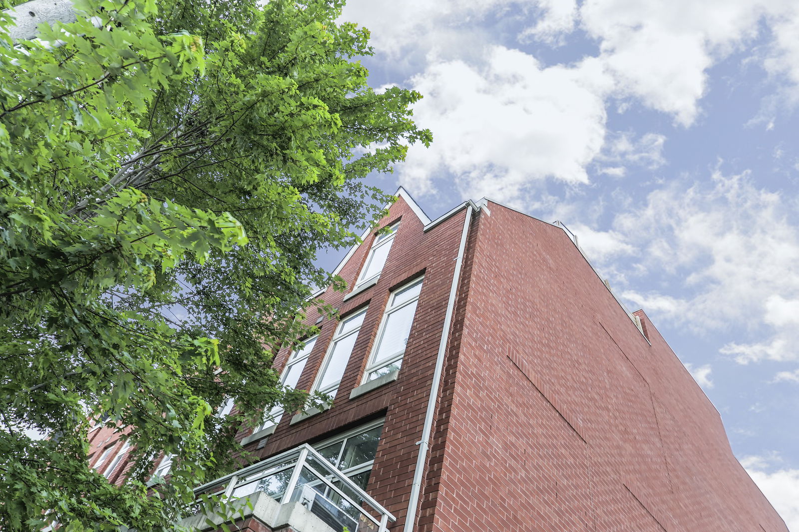 Exterior Sky — Tecumseth Townhomes, Downtown, Toronto