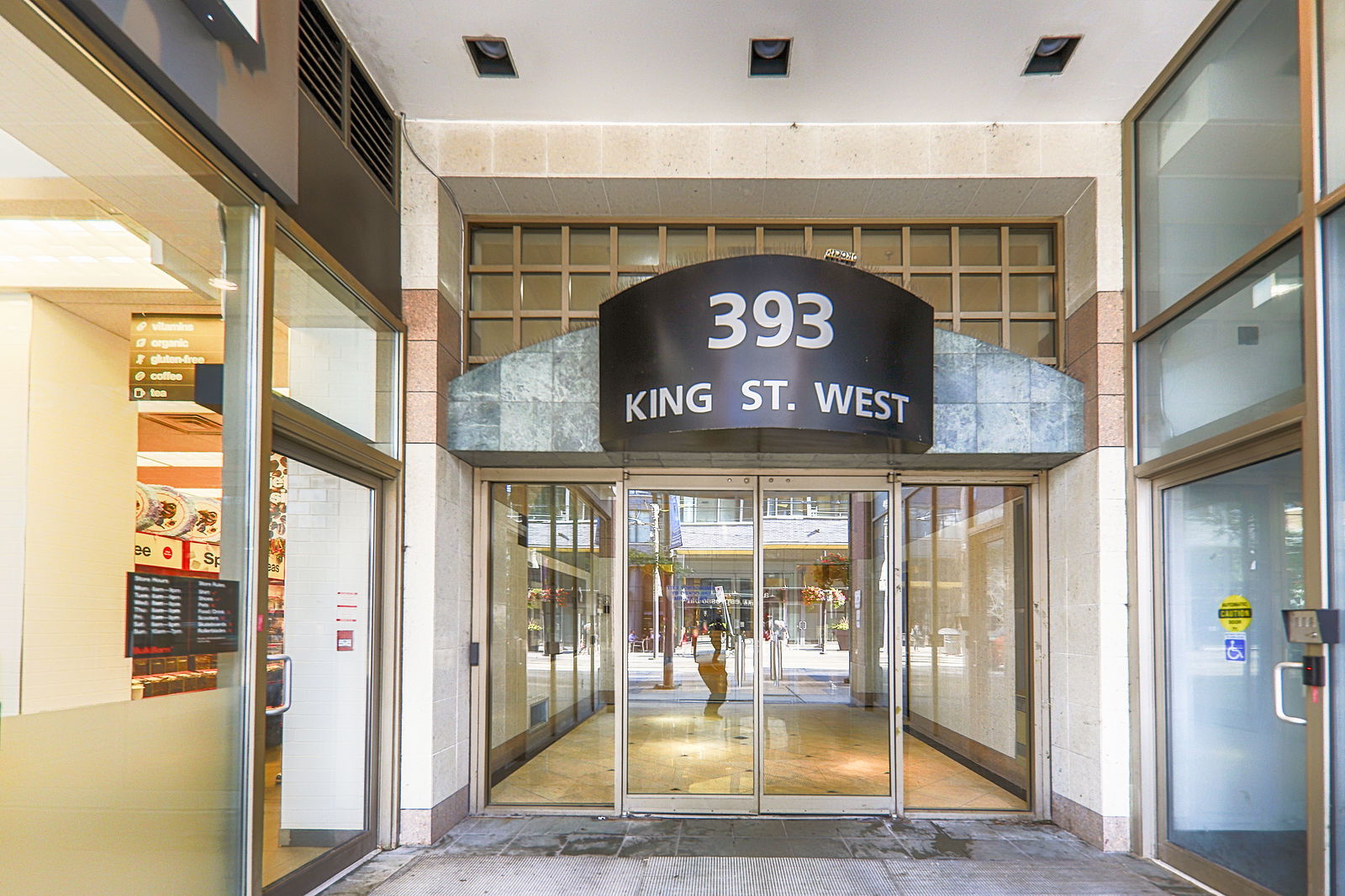 Entrance — The 393 On King, Downtown, Toronto