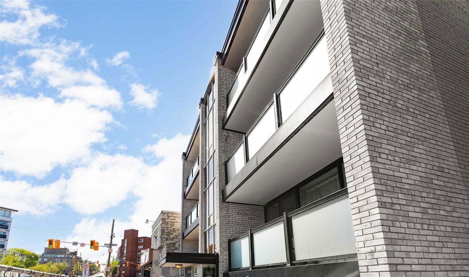 The Favourite, Midtown, Toronto