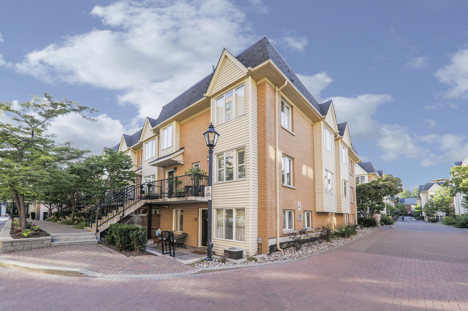 Exterior — The Kings Townhouses, Downtown, Toronto