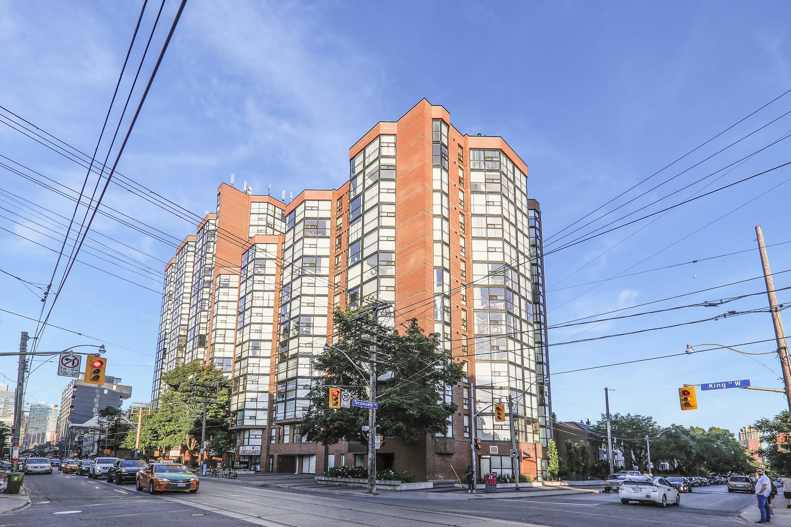 Exterior — The Summit III Condos, Downtown, Toronto