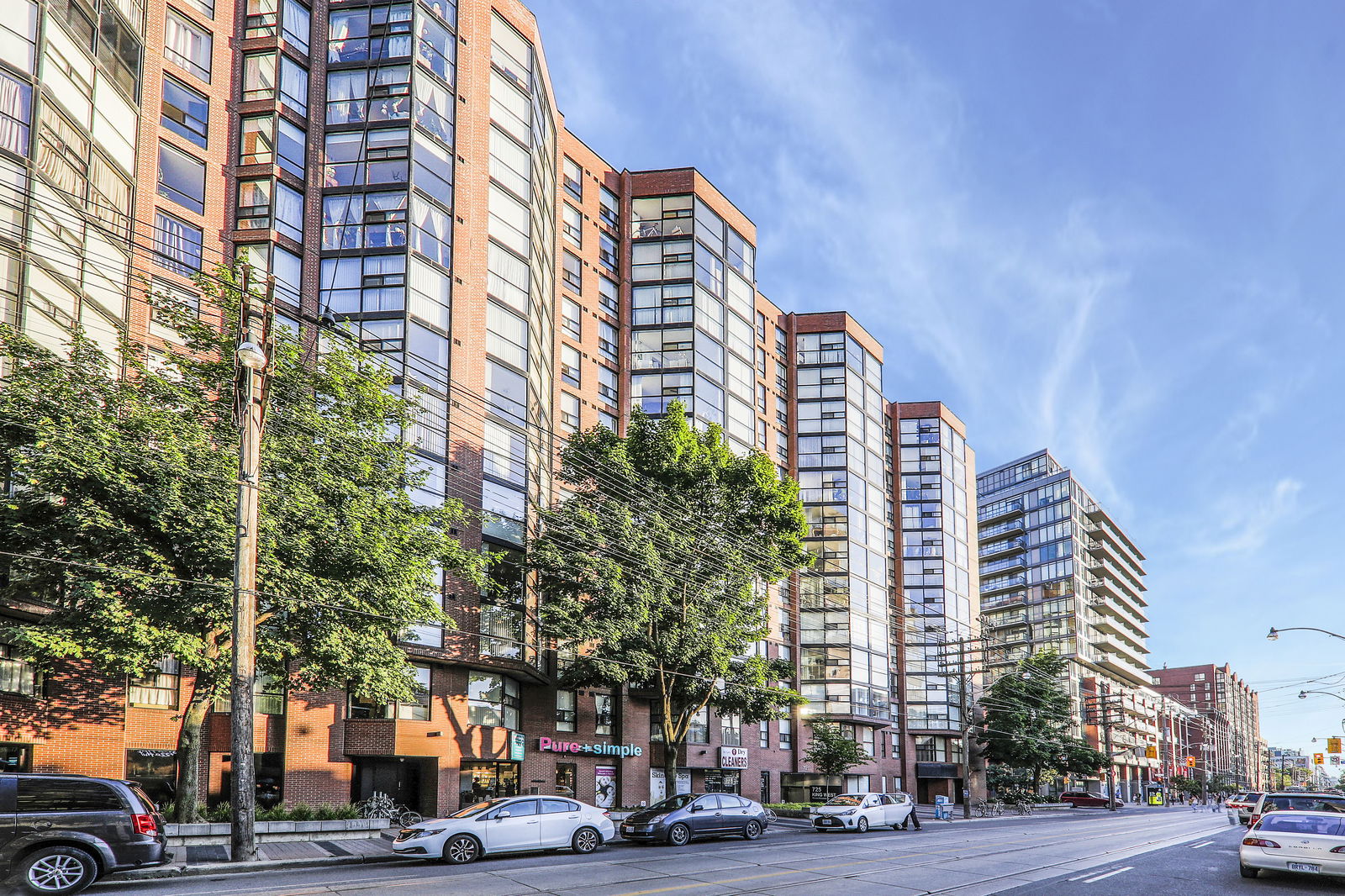 Exterior — The Summit III Condos, Downtown, Toronto