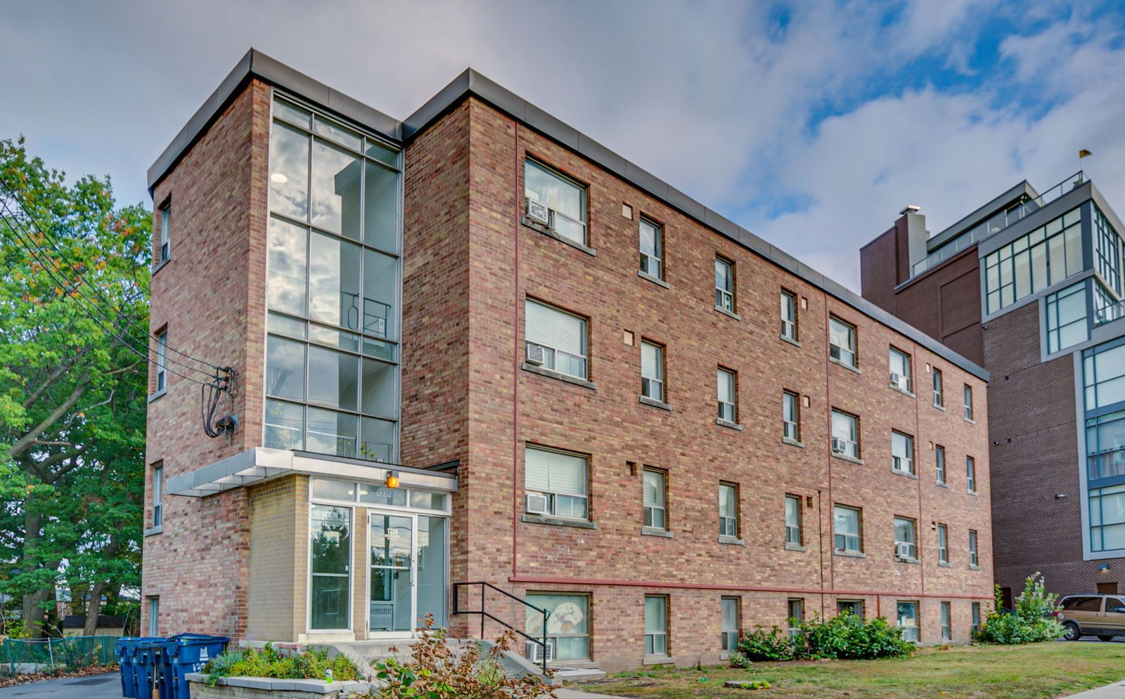 Exterior Side — 1336 Kingston Road, Scarborough, Toronto