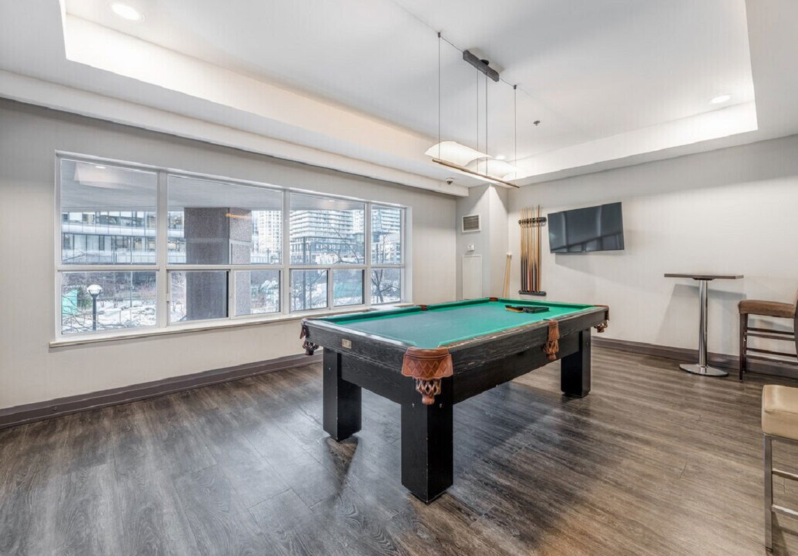 The Bay Club, Downtown, Toronto