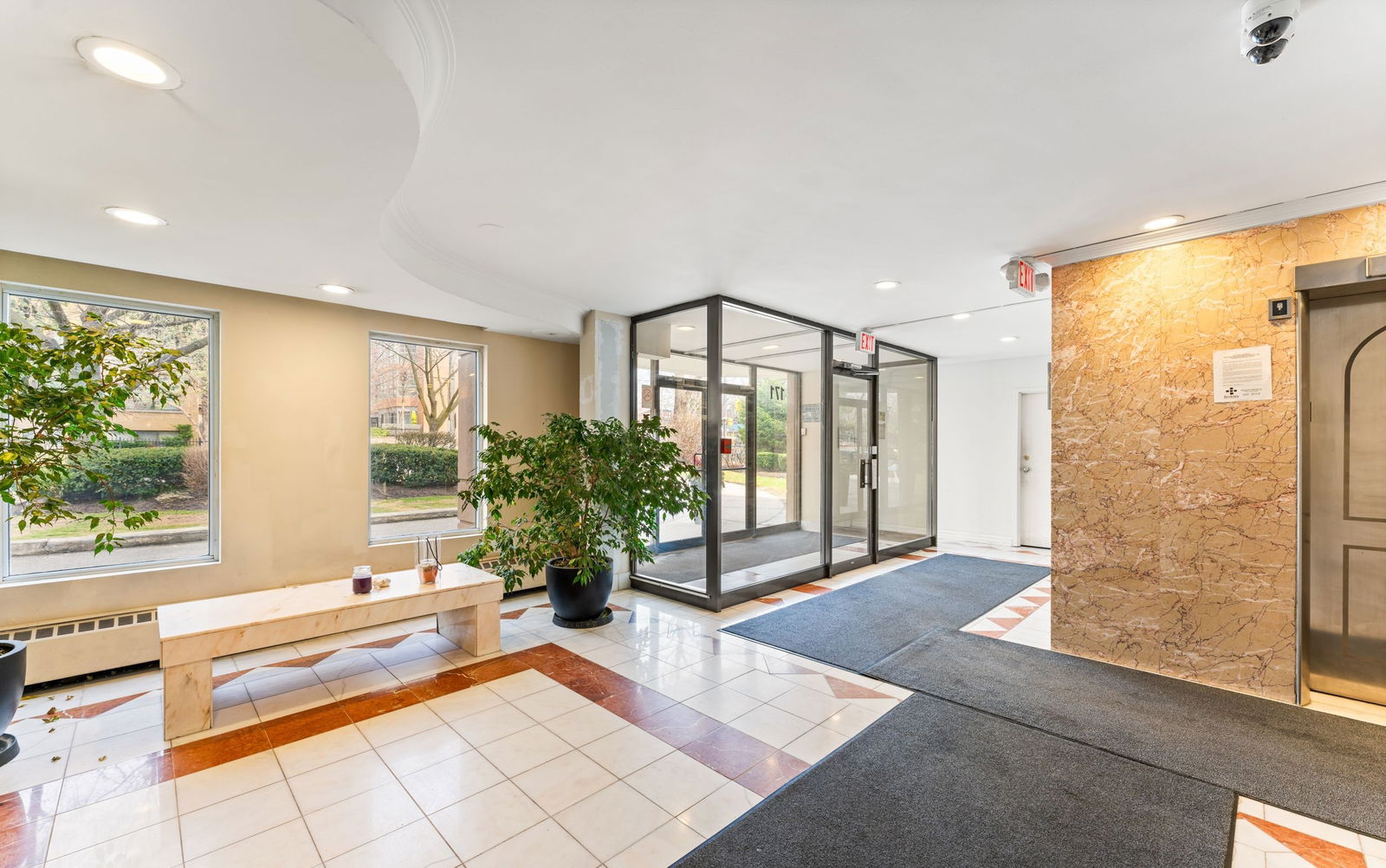 Lobby — 171 Erskine Avenue, Midtown, Toronto
