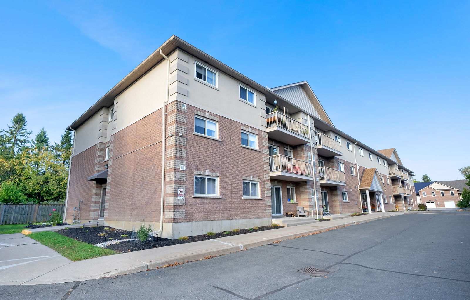 841 Battell Street, Hamilton East, Toronto