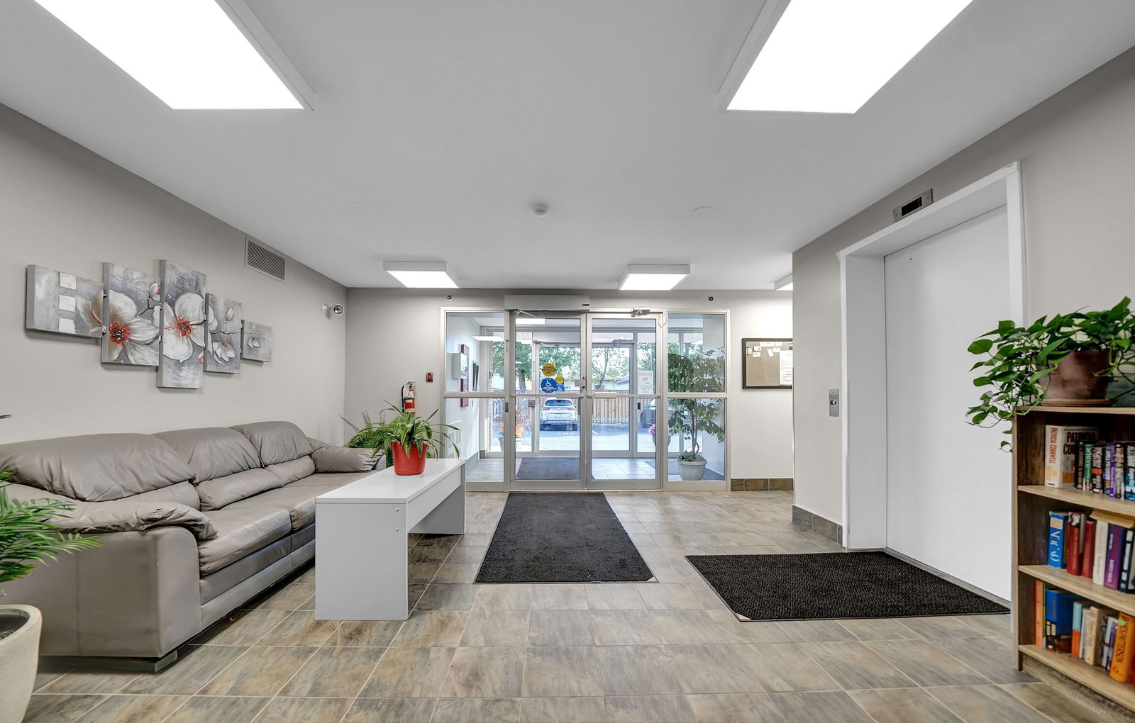 Lobby — 841 Battell Street, Hamilton East, Toronto