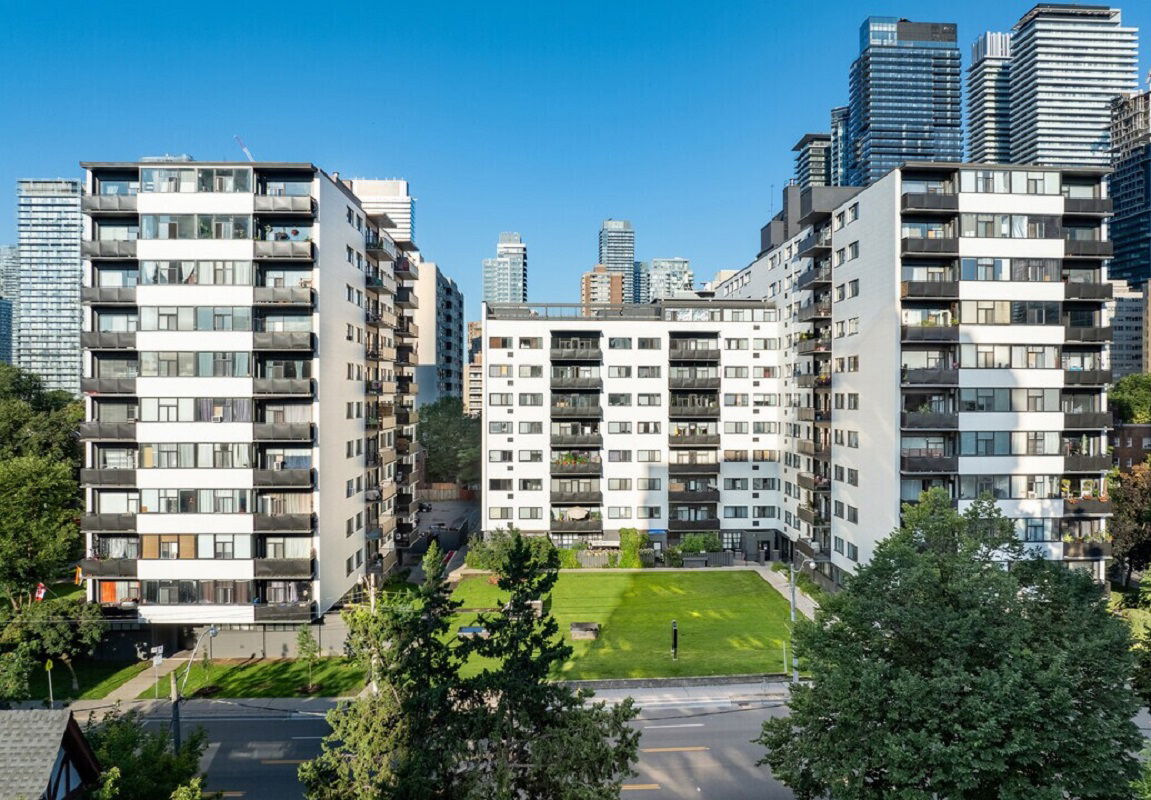 Isabella, Downtown, Toronto