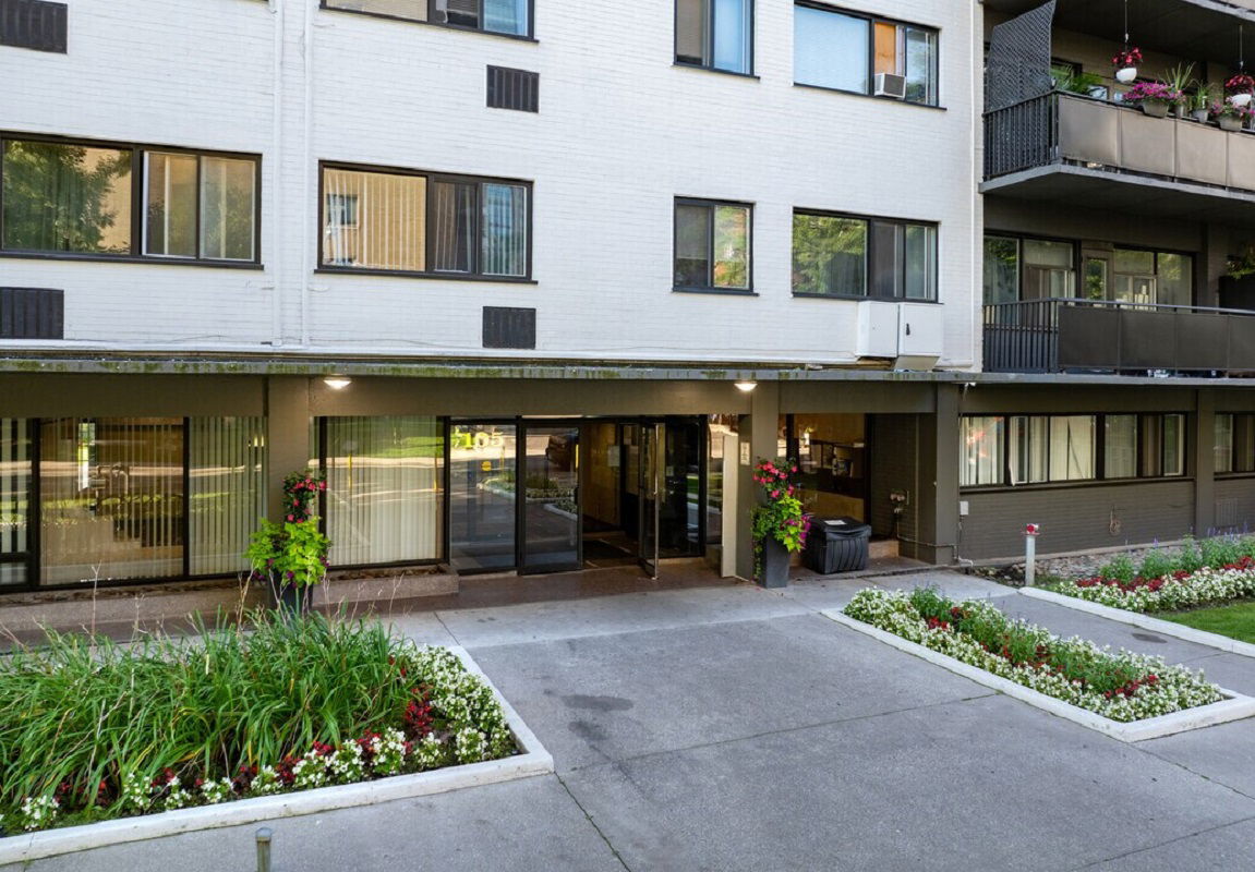 Entrance — Isabella, Downtown, Toronto