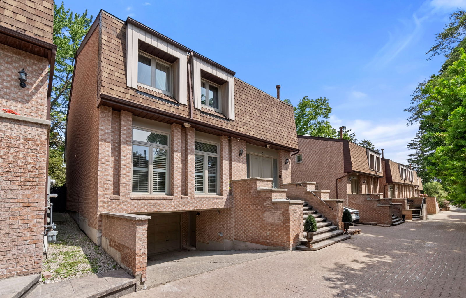 Exterior Side — 3100 Bayview Avenue, North York, Toronto