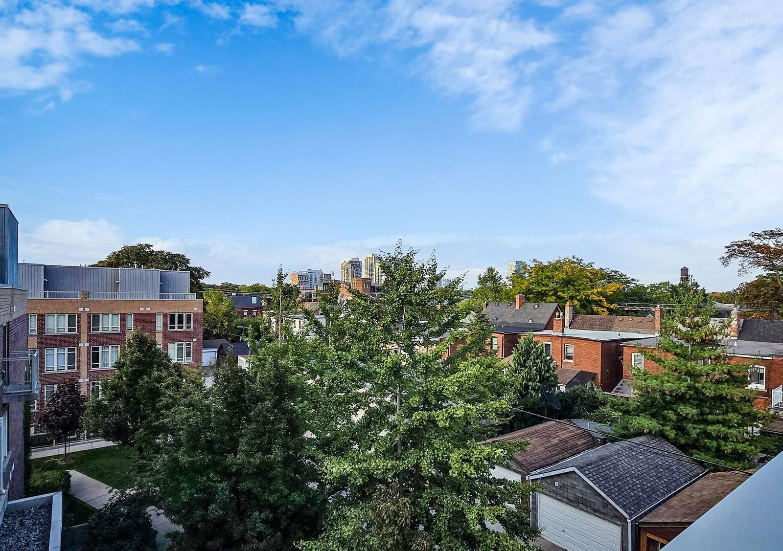 Skyline — 3 Elsie Lane, West End, Toronto