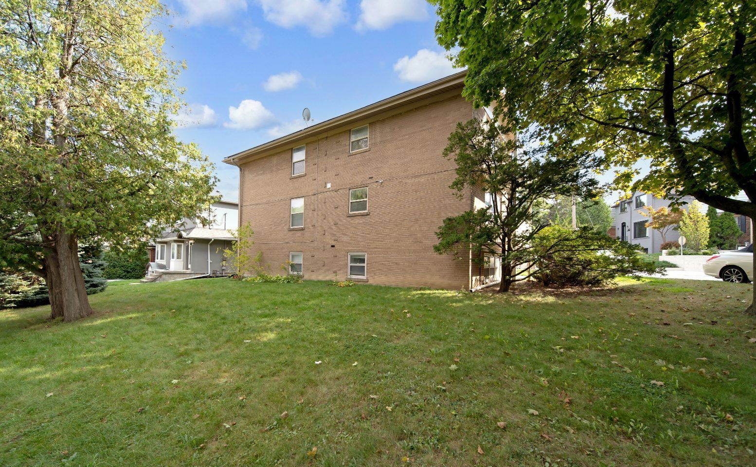 Exterior Side — 135 Kingsway Crescent, Etobicoke, Toronto