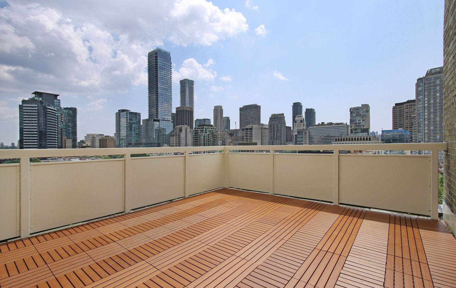 Rooftop Deck — Avenue Park Apartments, Downtown, Toronto