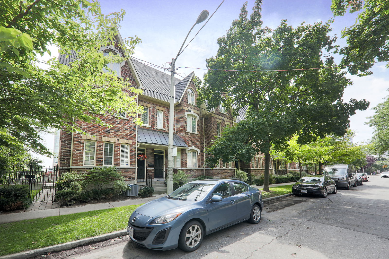 Exterior — The Manors of Earl Street, Downtown, Toronto