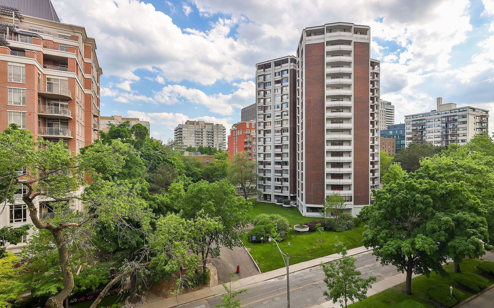 Skyline — The Delisle Place, Midtown, Toronto