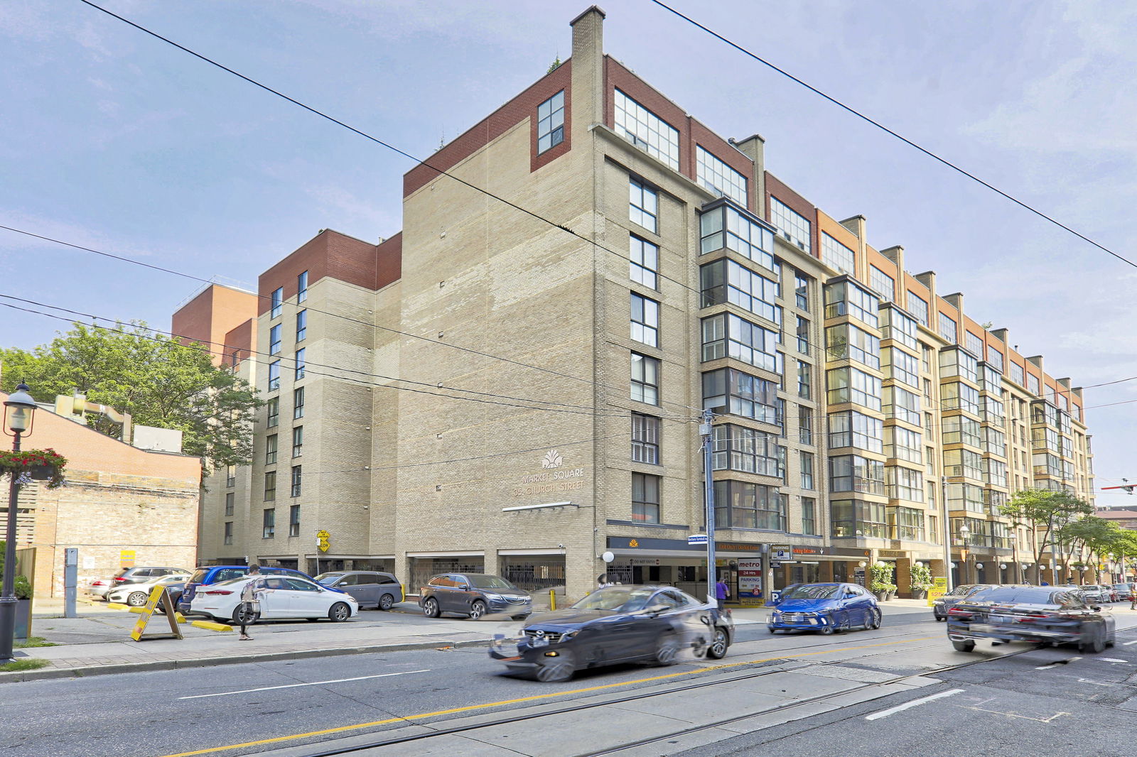 Exterior — Market Square I Condos, Downtown, Toronto