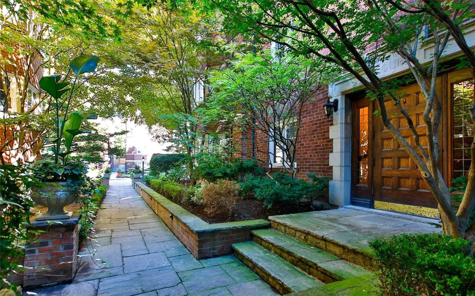 313 Lonsdale Rd, 313 Lonsdale Road, Entrance