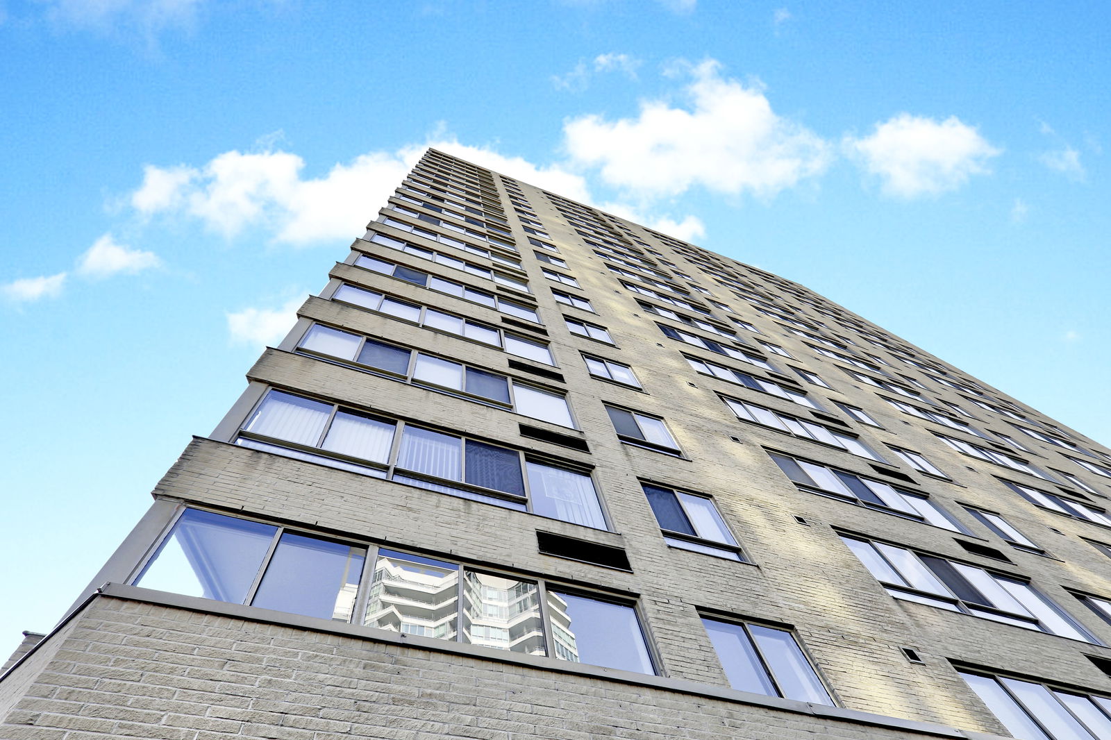 Exterior Sky — Harbourpoint I Condos, Downtown, Toronto