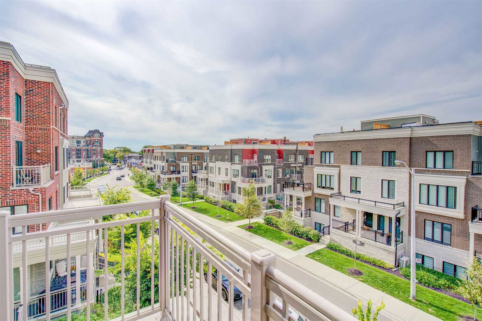 Minto LongBranch Townhomes, Etobicoke, Toronto