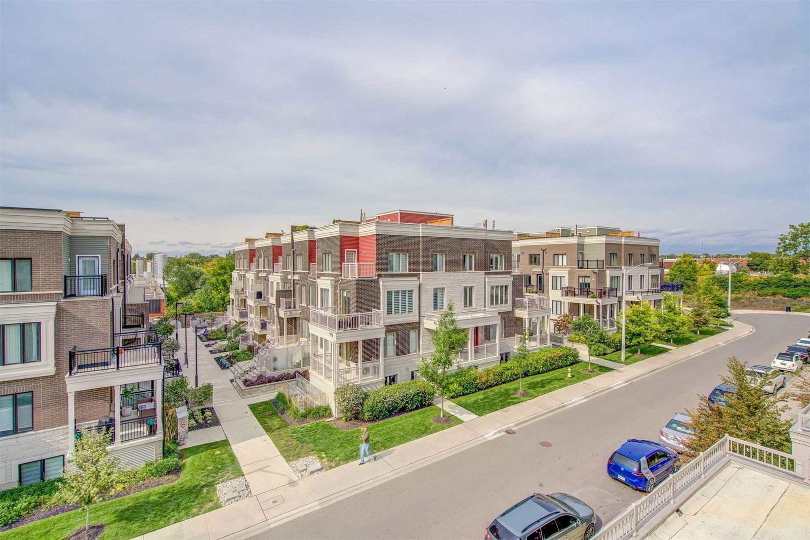 Minto LongBranch Townhomes, Etobicoke, Toronto