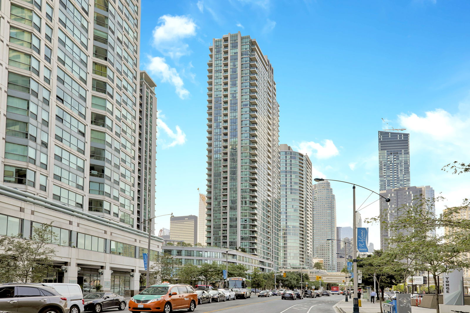 Exterior — Pinnacle Centre I Condos, Downtown, Toronto