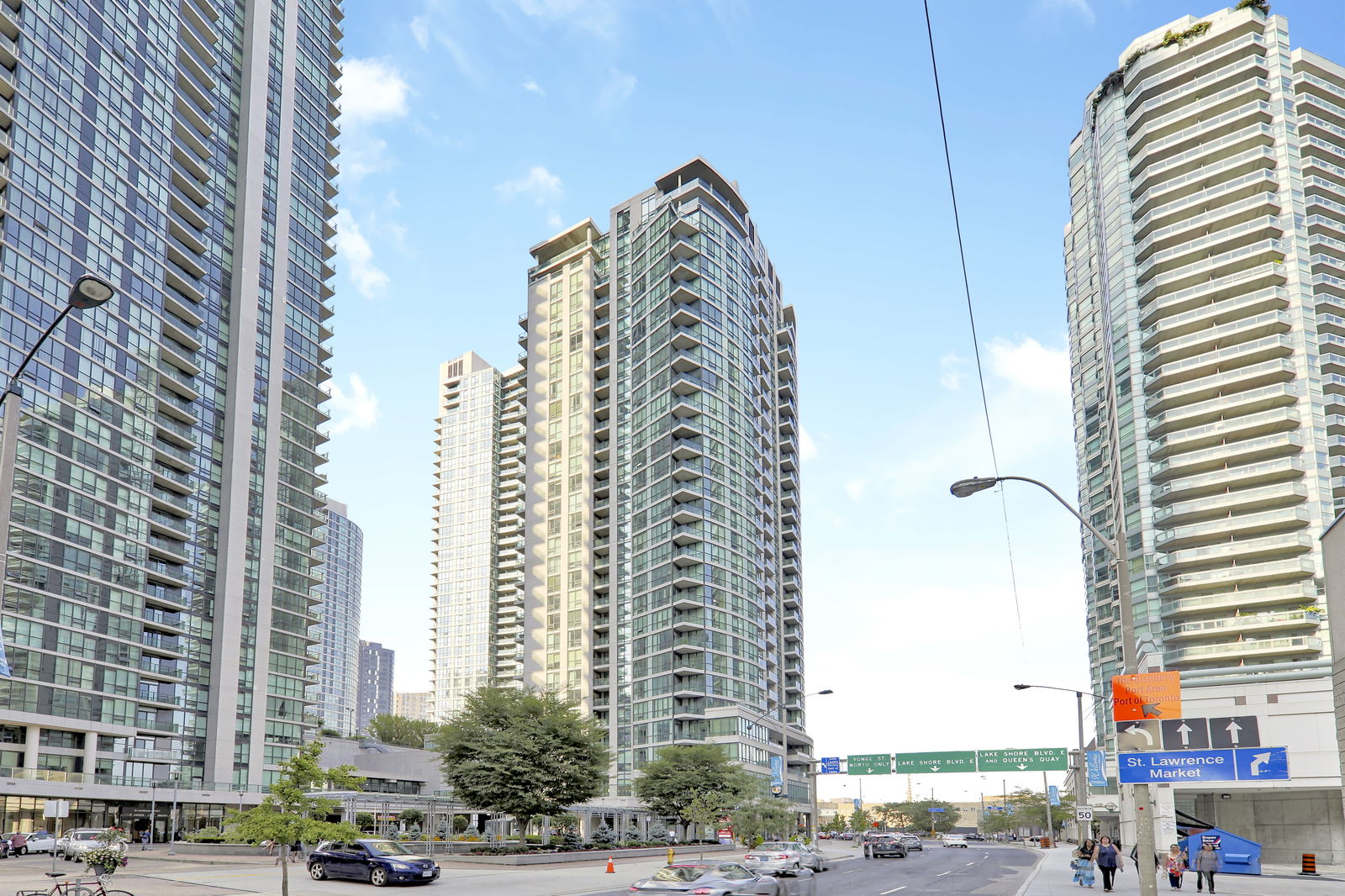 Exterior — Pinnacle Centre I Condos, Downtown, Toronto