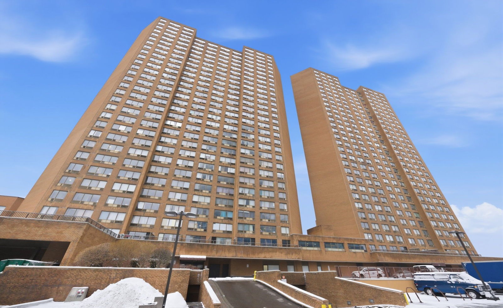 2340-2360 Dundas St W, The Crossways