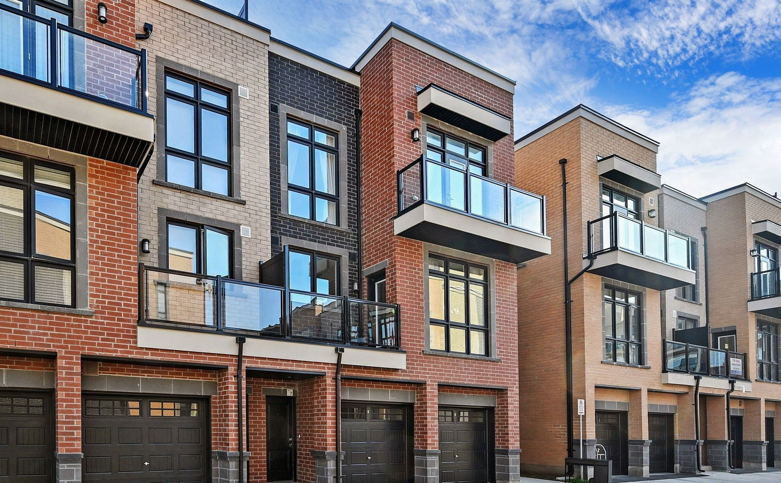 9 Phelps Ln, 9 Phelps Lane Crescent, Exterior Side