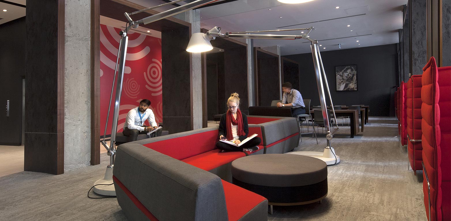 111 Carlton St, Parkside, Lounge