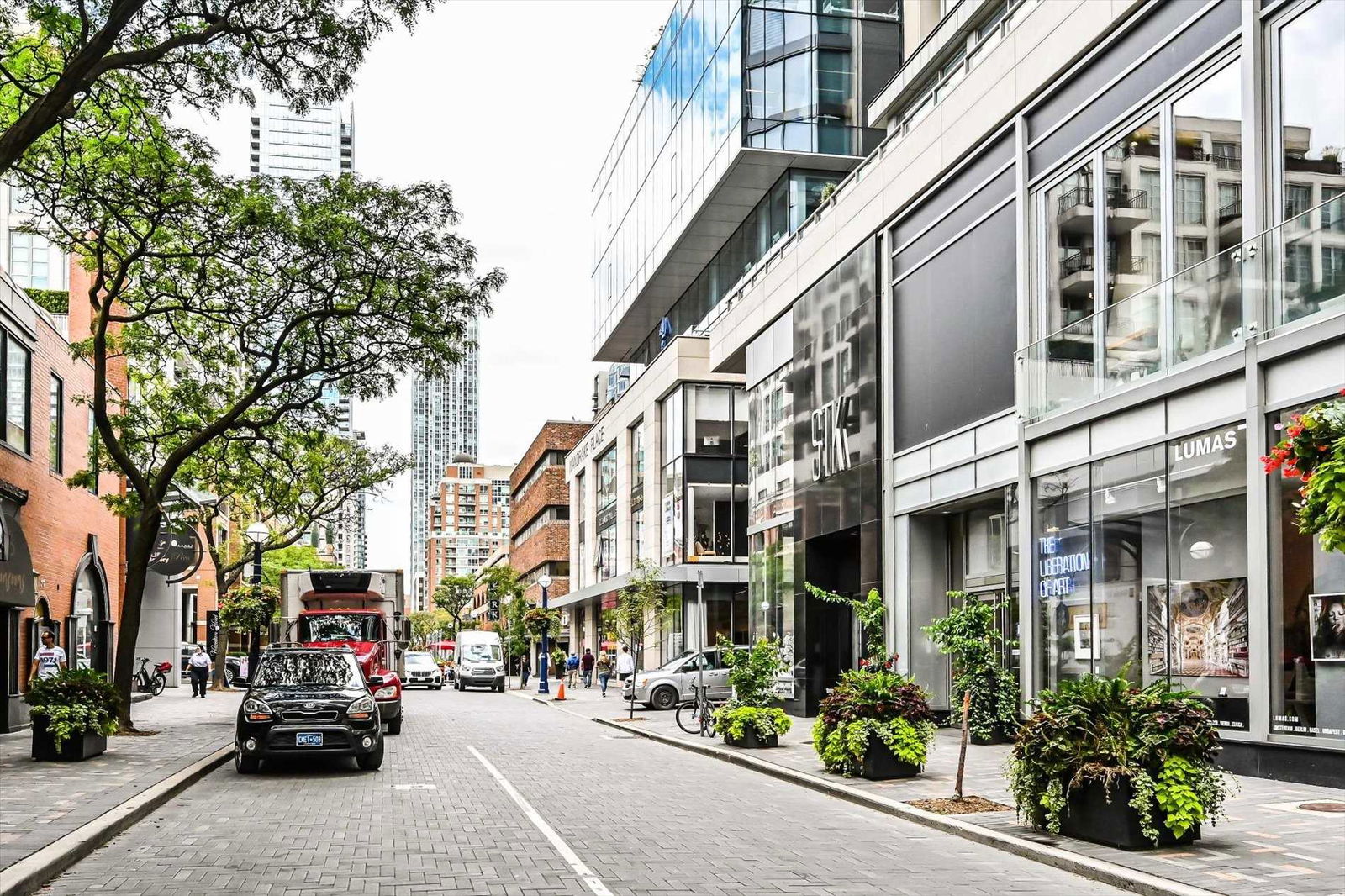 Cumberland Tower Condos, Downtown, Toronto