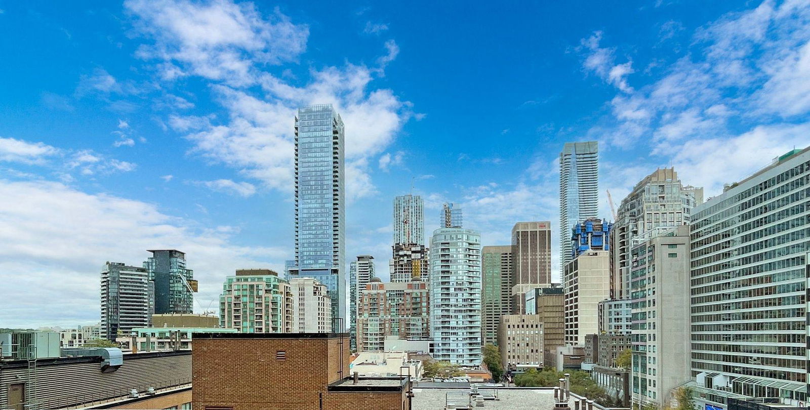 Skyline — Yorkville Plaza Condos, Downtown, Toronto