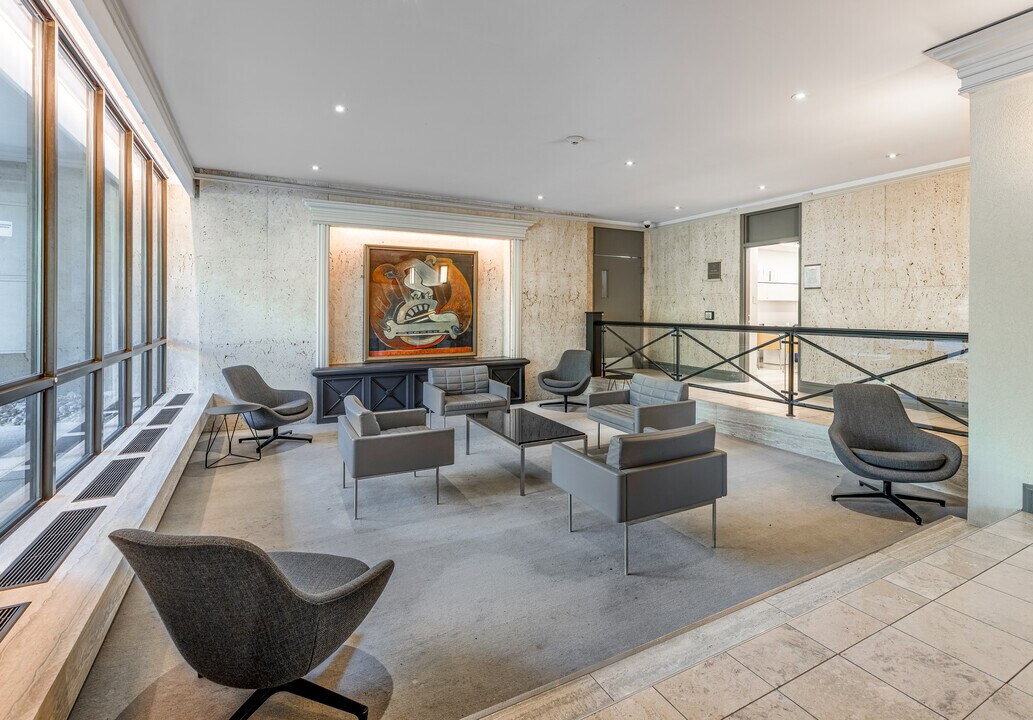 225 Davisville Ave, 225 Davisville Avenue, Lobby