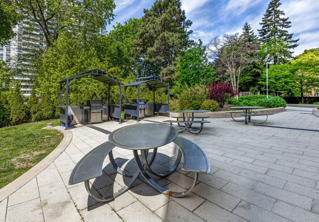 225 Davisville Ave, 225 Davisville Avenue, BBQ