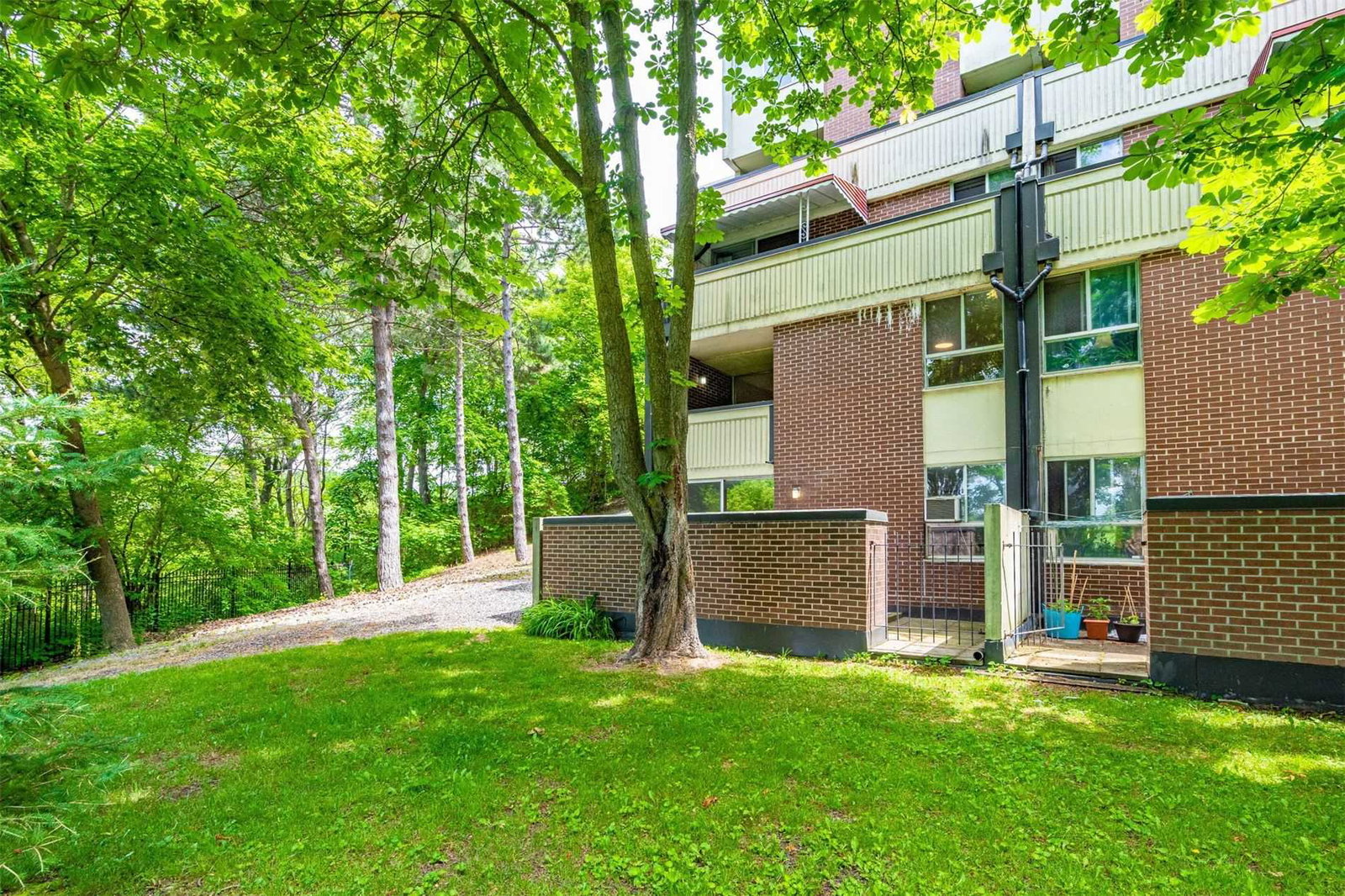 2-4 Cres Town Rd Condos | Building Profile | Strata