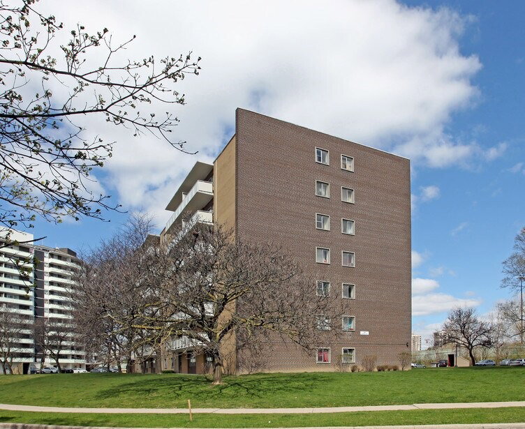 26-38 Carluke Cres , St. Andrews Towers East, Exterior Side